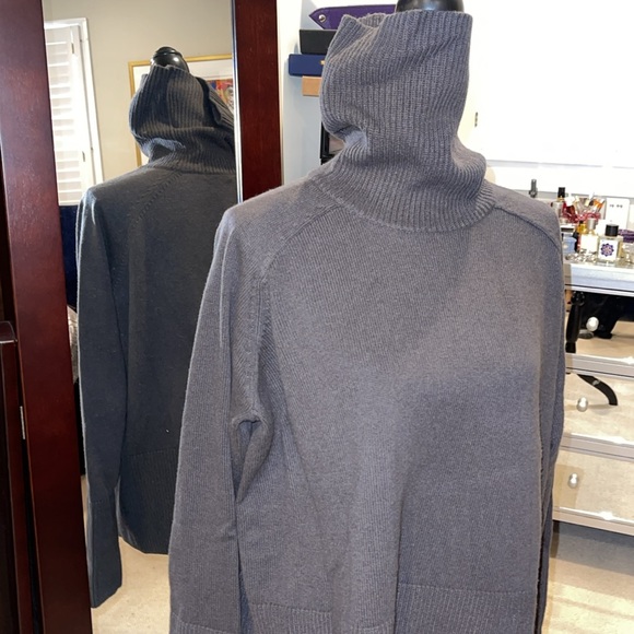 Athleta Sweaters - Athleta Aspen Cashmere Turtleneck, COZY chocolate brown New w/ tags!